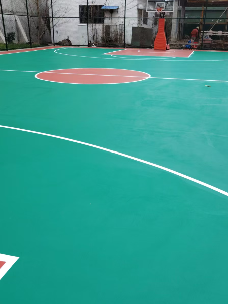古冶 球场长期使用易出现地面开裂